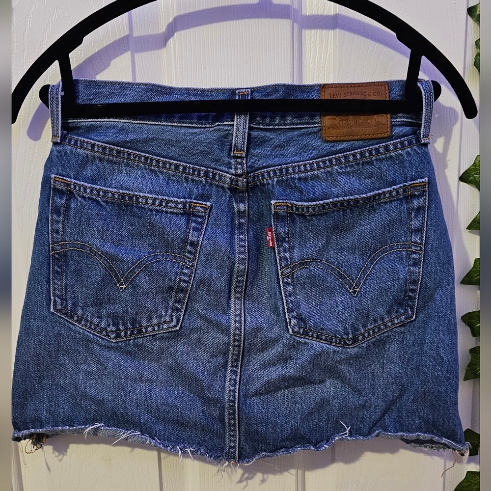 Levis Med Wash Denim Skirt with Frayed Hem